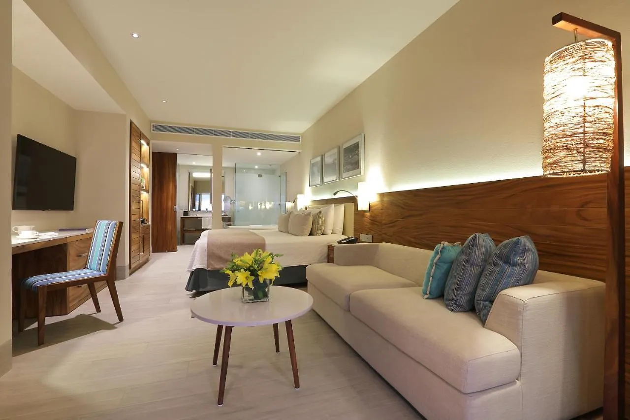 Rezort Emporio Cancún