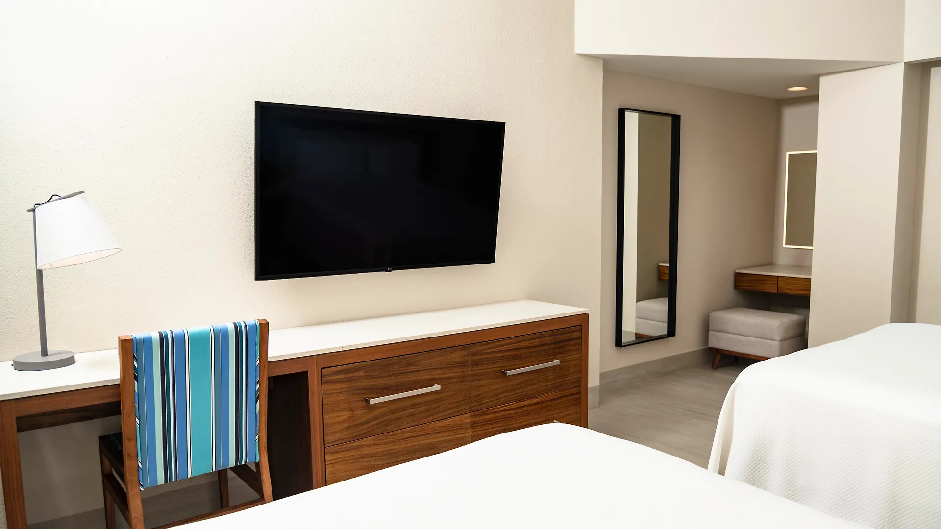 **** Rezort Emporio Cancún Mexiko