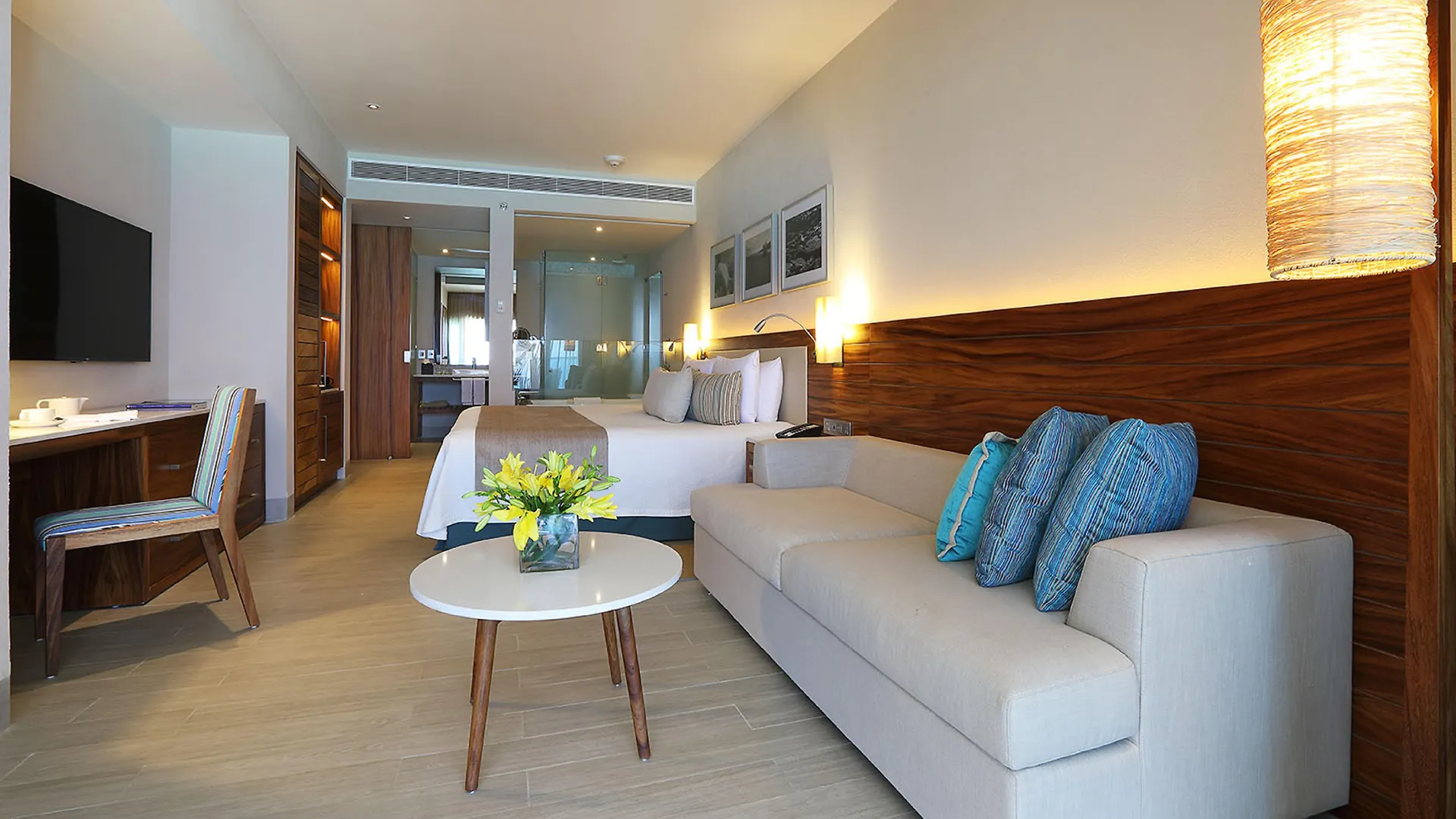 Emporio Cancún 4*,