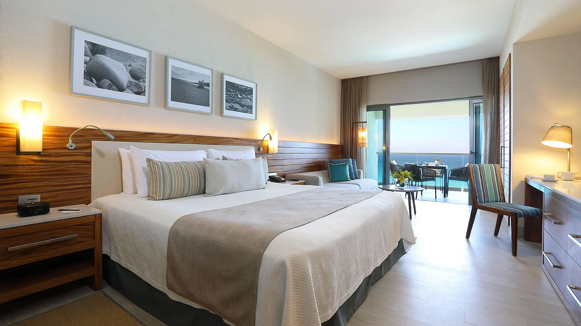 **** Rezort Emporio Cancún Mexiko