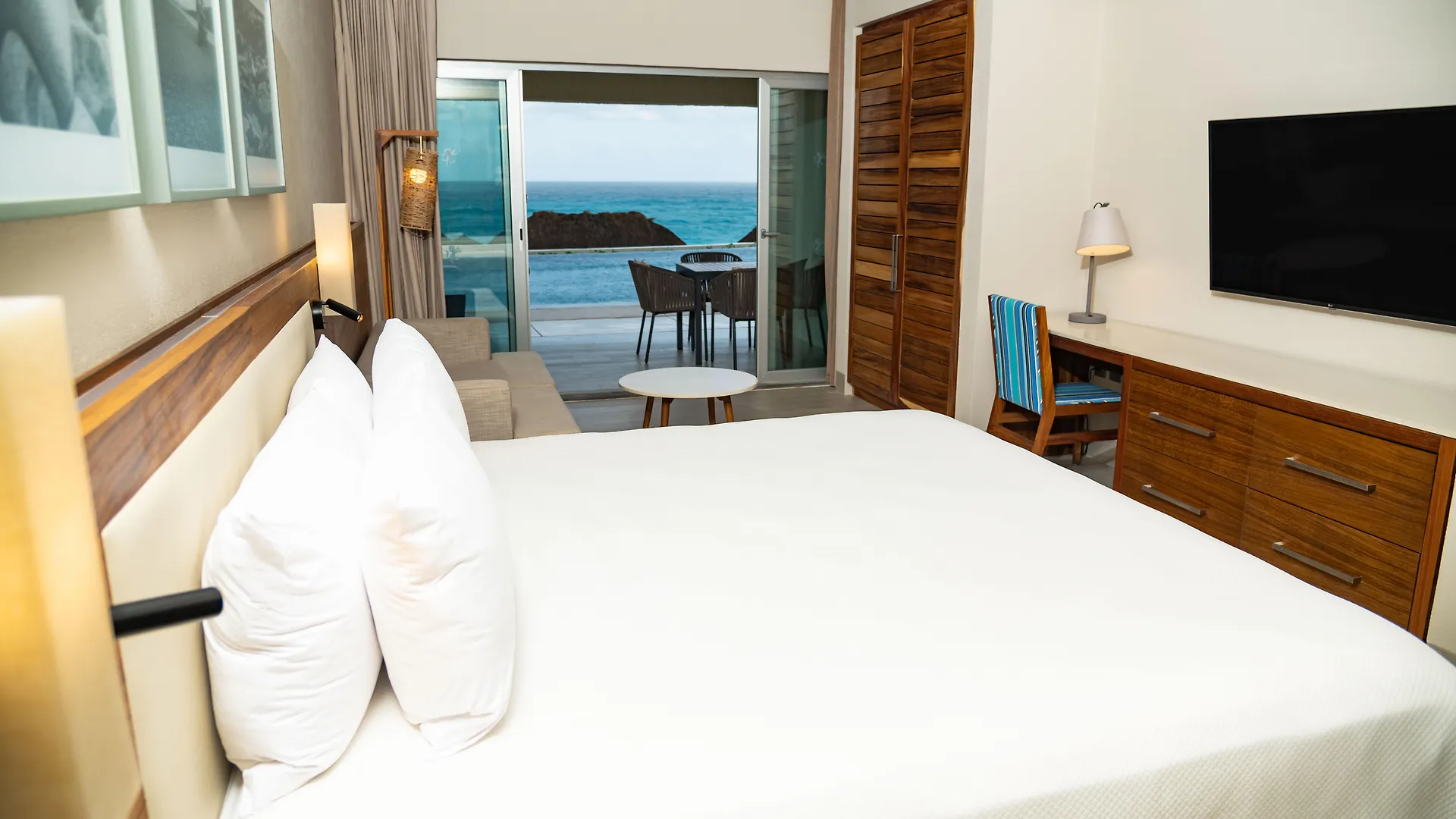 Emporio Cancún 4*,