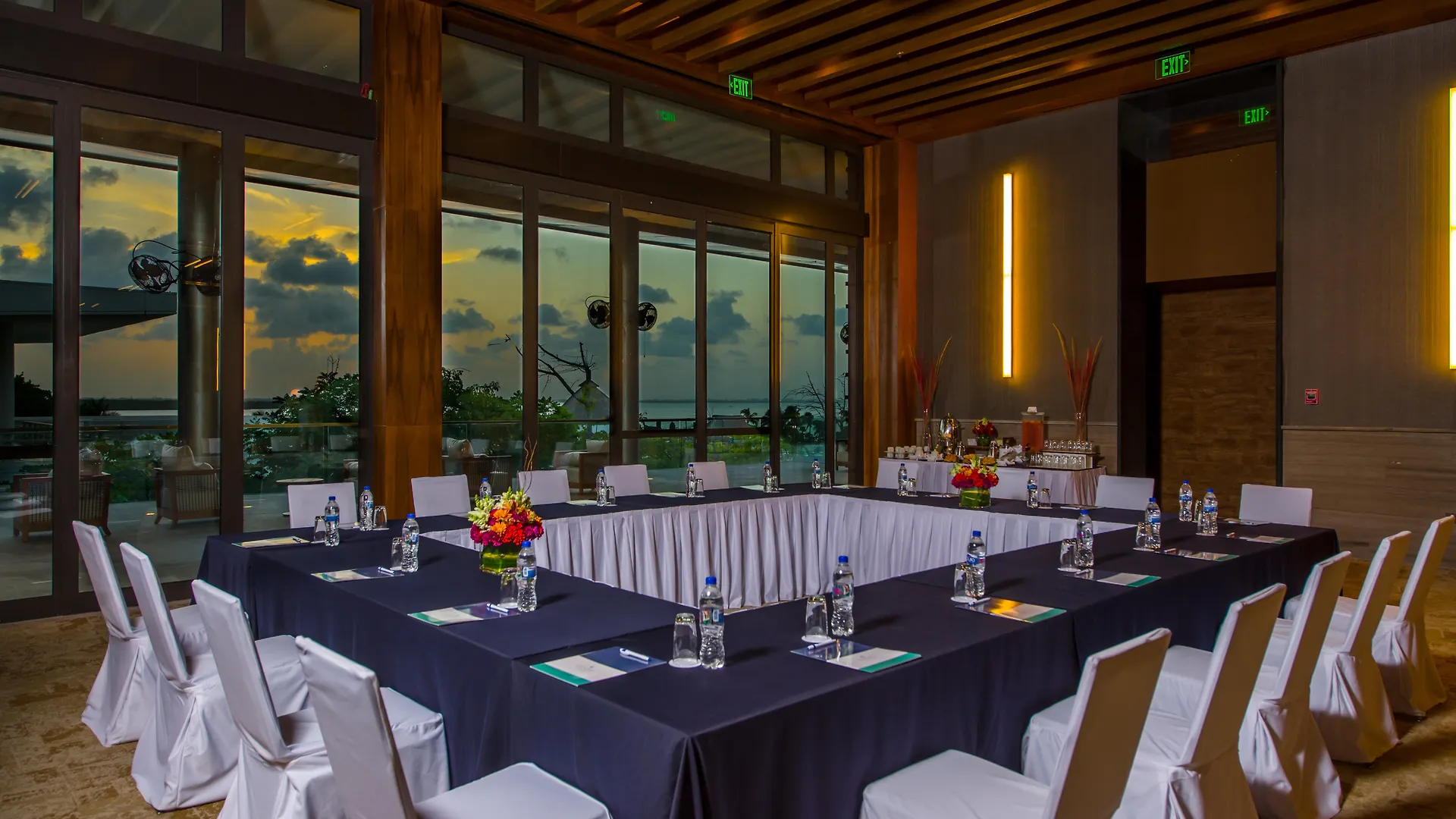 Emporio Cancún 4*,